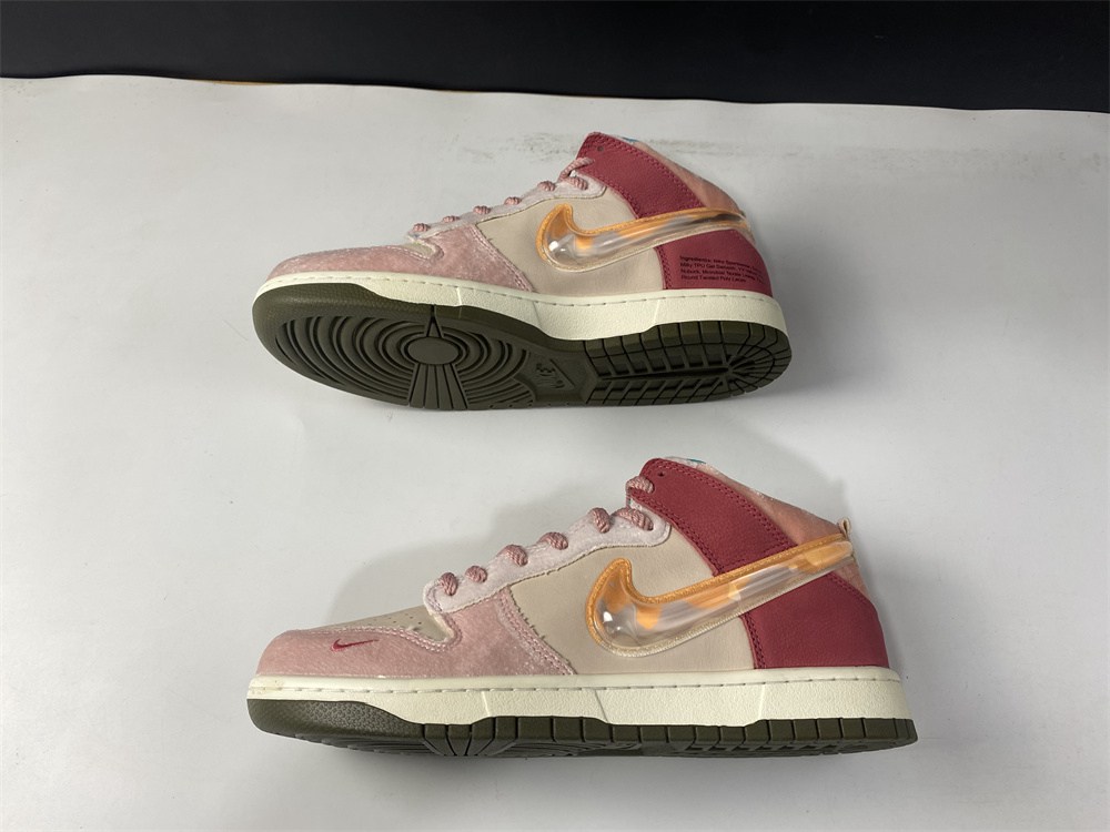 Social Status x Nk SB Dunk High Pro QS DJ1173-600